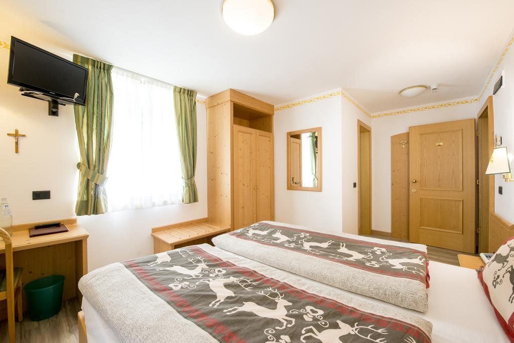 Hotel Villa Rosella Park & Wellness กานาเซย์ ภายนอก รูปภาพ