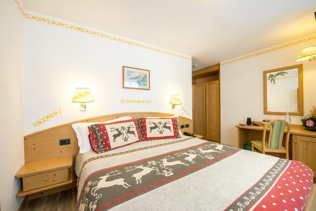 Hotel Villa Rosella Park & Wellness กานาเซย์ ภายนอก รูปภาพ